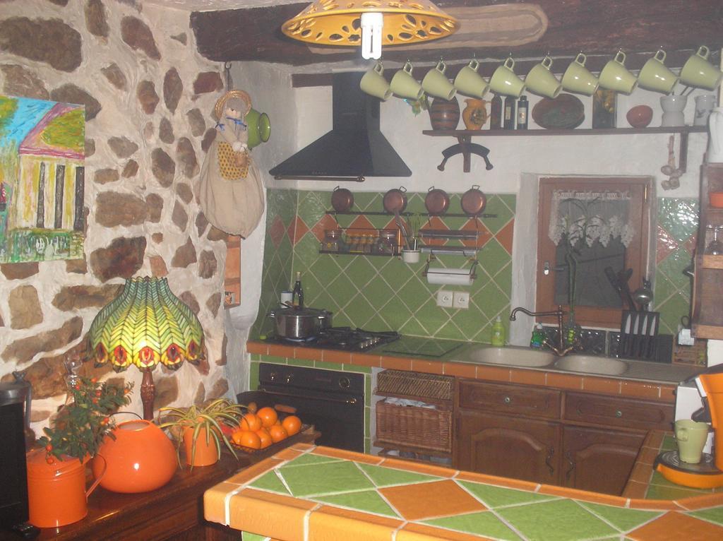 La Maison Du Bonheur Aups Esterno foto
