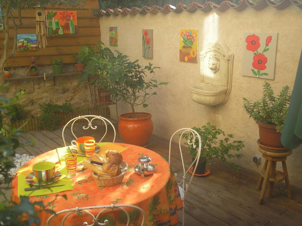 La Maison Du Bonheur Aups Esterno foto